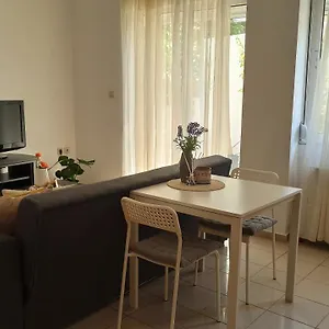 Cozy Flat Close To The Airport/port And Center Nea Alikarnassos